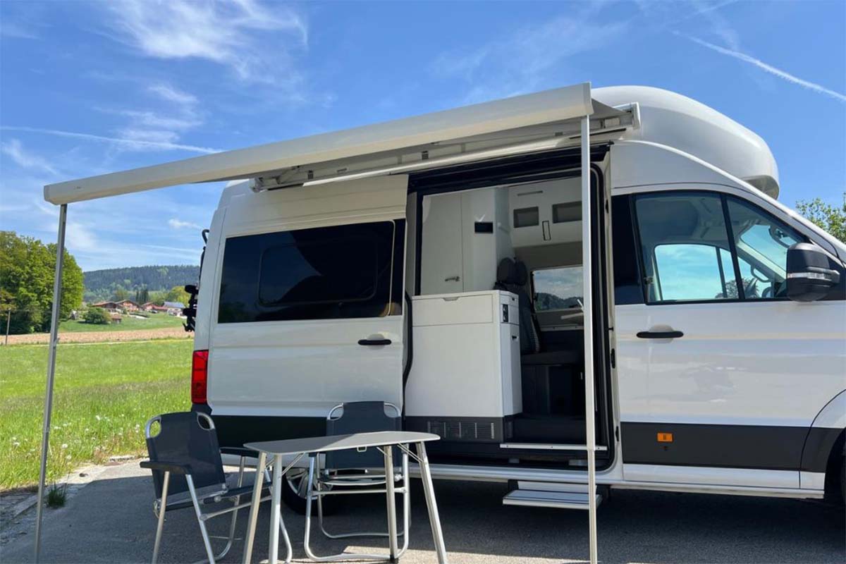 Zu sehen ist ein Camper VW Grand California